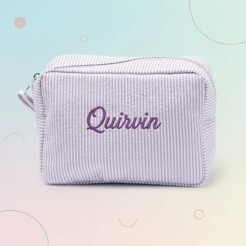 Striped Name Pouch – Personlig og stilig – Sminkeveske
