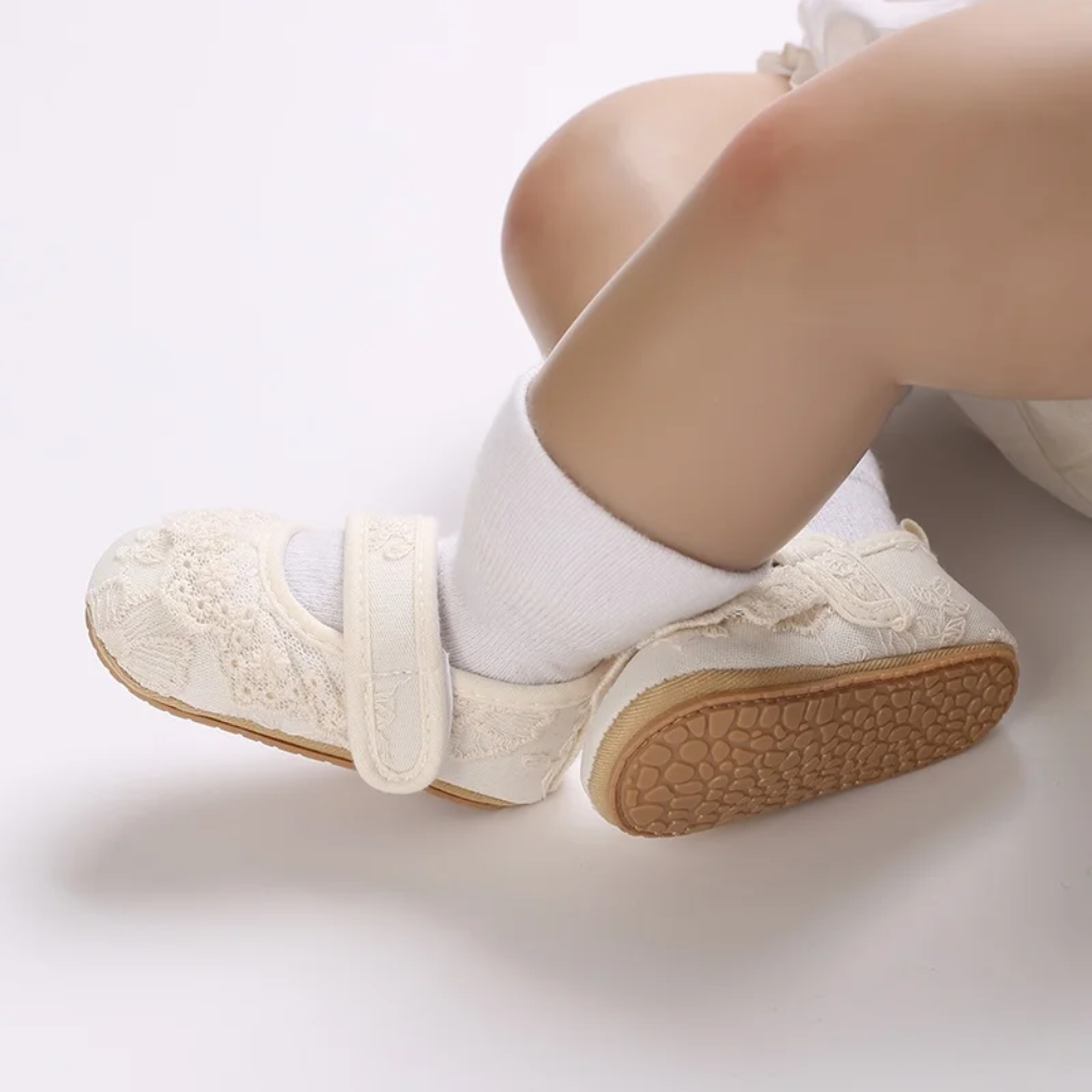PrincessLace – Elegant og søtt – babysko med blonder og borrelås