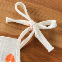 Thumbnail for LittleBlossom – Sommerlig komfort og stil – Bodysuit med hette til baby