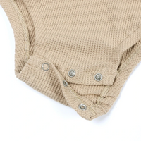 Thumbnail for SnuggleHue – Myk og behagelig – Regnbue-body til baby