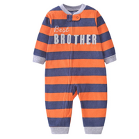 Thumbnail for WarmBuddy – Søt og myk – babyjumpsuit i fleece med tegneserieprint