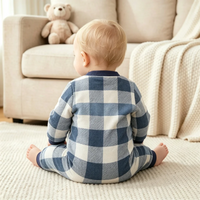 Thumbnail for WarmBuddy – Søt og myk – babyjumpsuit i fleece med tegneserieprint