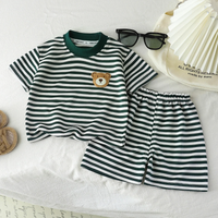 Thumbnail for Kids Stripe Outfit – Trendy og komfortabelt – Sommerantrekk til barn