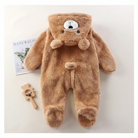 Thumbnail for CozyBear – Myk og varm – Babybody med dyrehode på hetten