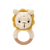 Thumbnail for CuddleRattle – Myk og leken – Heklet babyrangle med trering