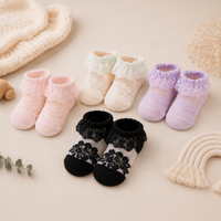 Thumbnail for BabyBliss – Komfortable og lette – babysokker med kant