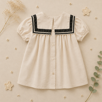 Thumbnail for Sailor Top – Elegant og komfortabel – Skjorte med blonder og pufærmer