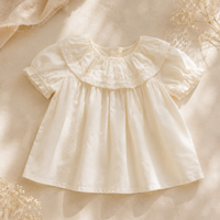 Thumbnail for Ruffle Collar Top – Elegant og komfortabel – Top med dekorativ krage og puffermmer
