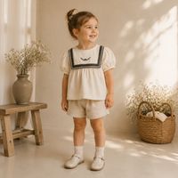 Thumbnail for Sailor Top – Elegant og komfortabel – Skjorte med blonder og pufærmer