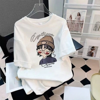 Thumbnail for CuteStyle – Trendy og komfortabel – T-skjorte med oversized tegneserieprint