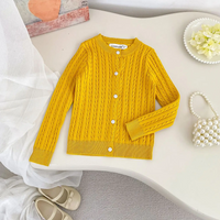 Thumbnail for CozyBelle – Elegant og varm – Strikket vest med knapper