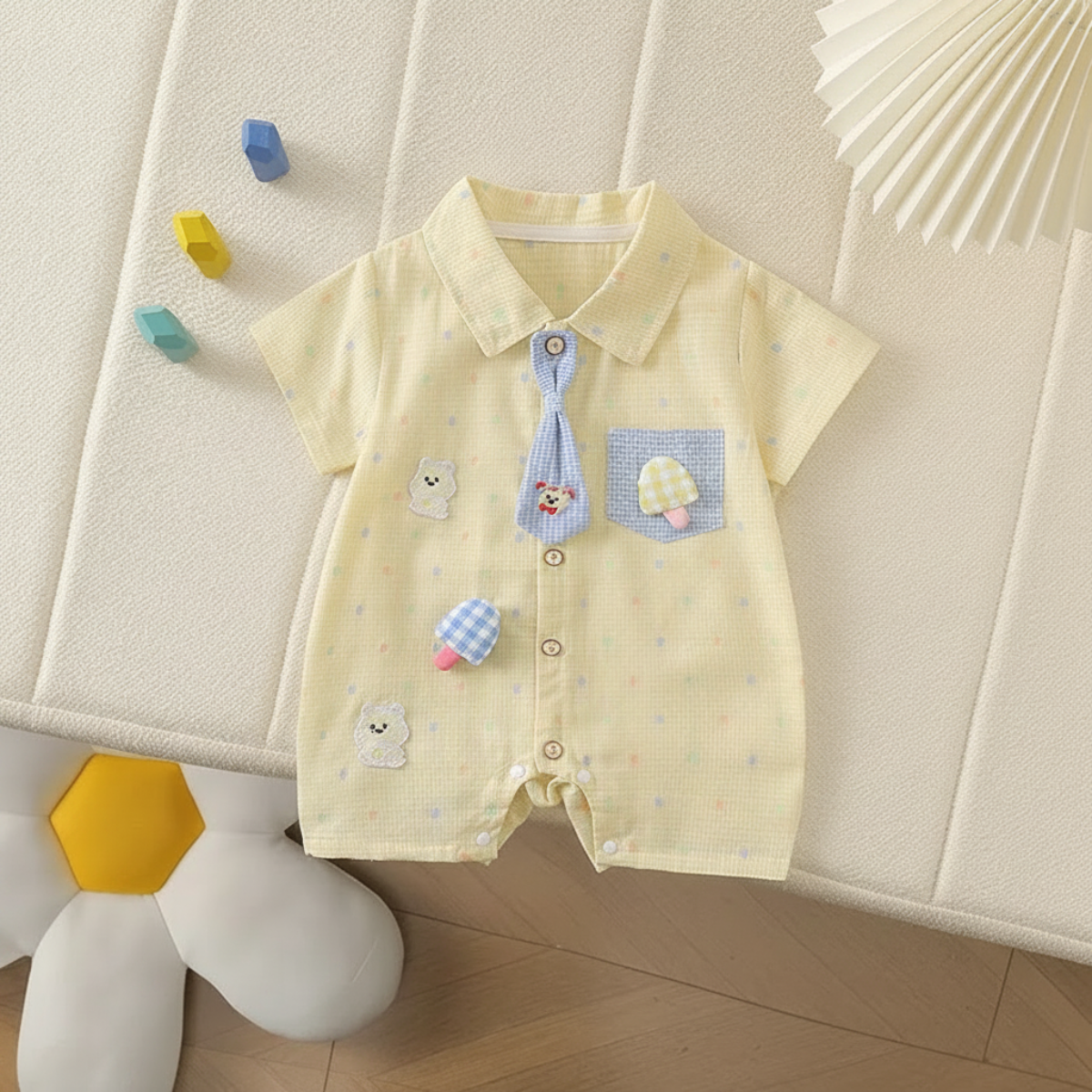 KiddoStyle – Søt og myk – Jumpsuit for barn med slips og lapp