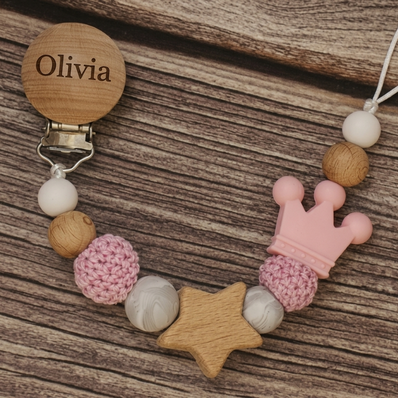 Baby Pacifier Holder – Med navn – Personlige perler av tre og silikon