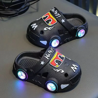 Thumbnail for GlowRun – Stilig og morsomt – LED-tøfler til bilen