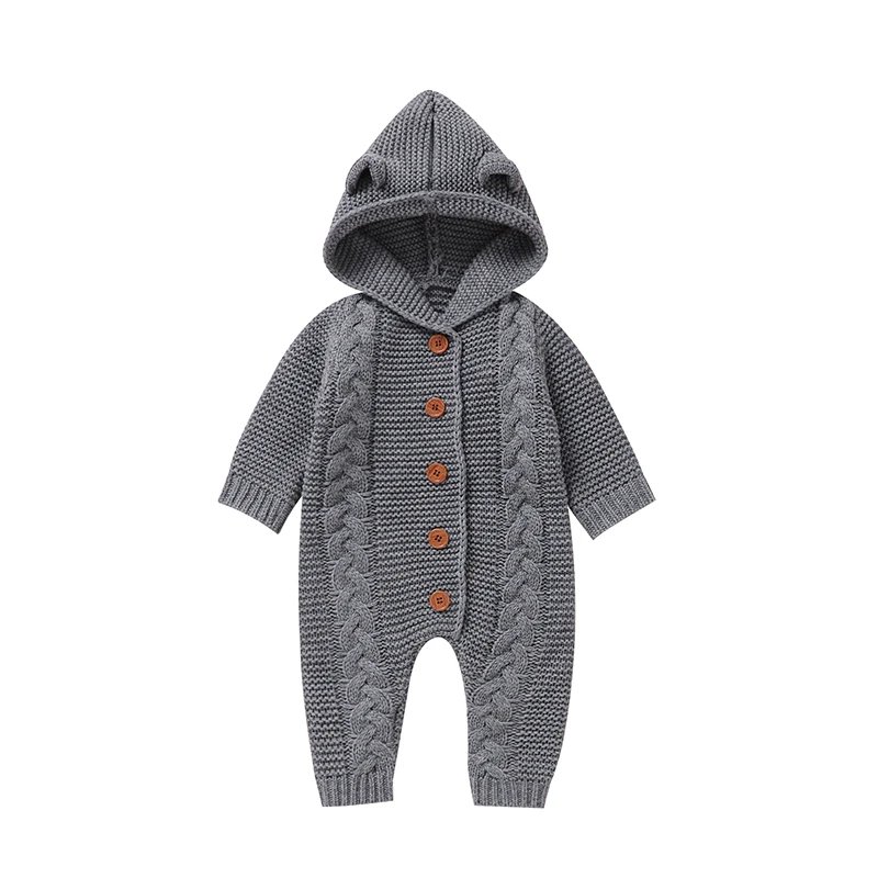 SoftKnit – Varm og søt – Strikket babyjumpsuit med hette
