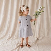 Thumbnail for LunaDress – Elegant og luftig – barnekjole med A-linje-passform