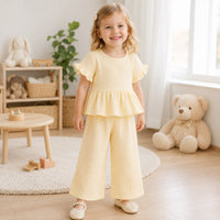 Thumbnail for SoftCharm – Elegant og komfortabelt – Jentesett med topp med volanger og lange bukser