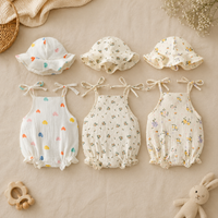 Thumbnail for LittleBlossom – Sommerlig komfort og stil – Bodysuit med hette til baby