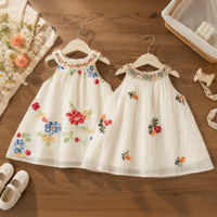 Thumbnail for MiniFlora – Lett og sjarmerende – Brodert kjole til små jenter