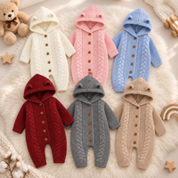 Thumbnail for SoftKnit – Varm og søt – Strikket babyjumpsuit med hette