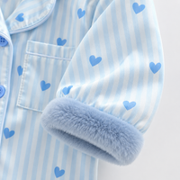 Thumbnail for TinyLove – Myk og varm – babyjumpsuit med hjerteprint og plysjdetaljer
