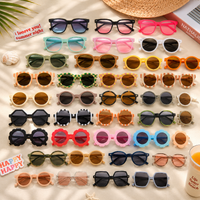 Thumbnail for Kids Sunglasses Set – UV-beskyttelse og moro – Solbriller for barn