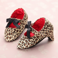 Thumbnail for Princess First Heels – Søte og komfortable – babysko til jenter