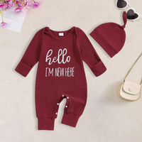 Thumbnail for CuddleBaby – Hei, jeg er ny her – Sett med babyjumpsuit og lue