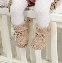 Thumbnail for SnuggleSteps – Varm og myk – strikkede babysko