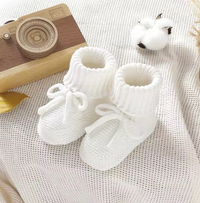 Thumbnail for SnuggleSteps – Varm og myk – strikkede babysko