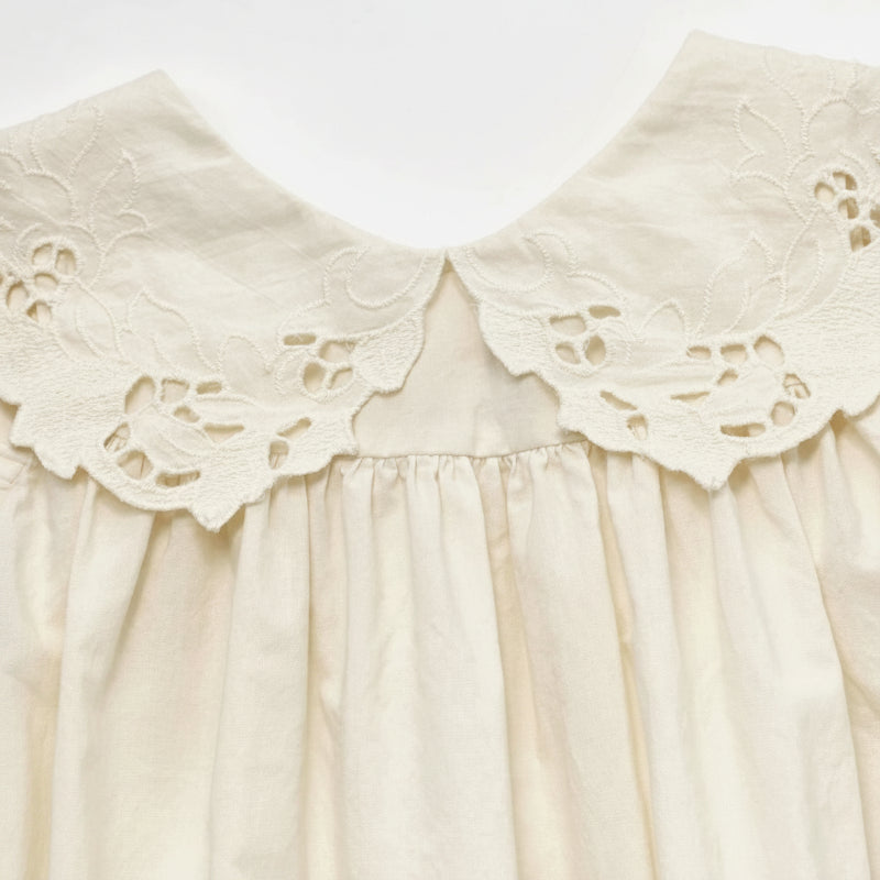Sleeveless Dress – Elegant og komfortabel – kjole med blonderkrage