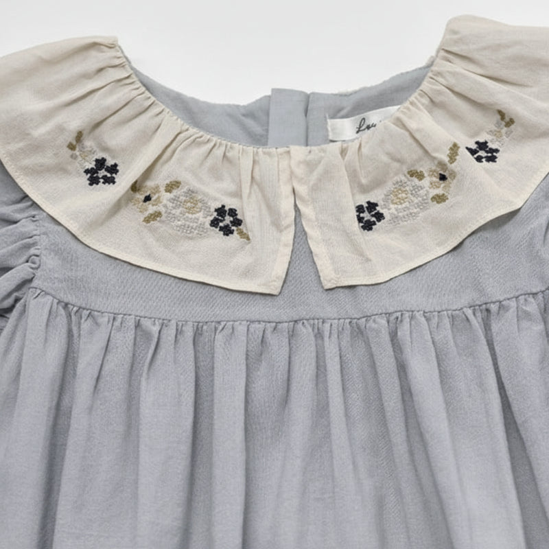 Princess Dress – Stilig og komfortabel – Kjole med brodert krage