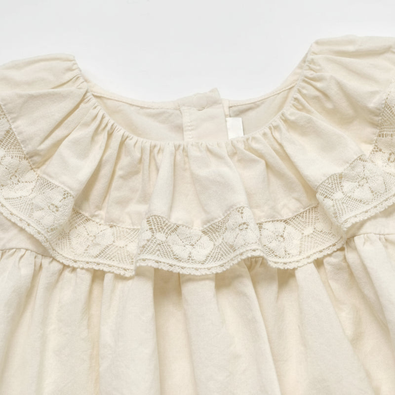 Ruffle Collar Top – Elegant og komfortabel – Top med dekorativ krage og puffermmer