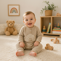 Thumbnail for SnuggleHue – Myk og behagelig – Regnbue-body til baby