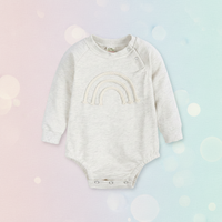 Thumbnail for SnuggleHue – Myk og behagelig – Regnbue-body til baby