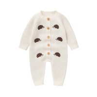 Thumbnail for CozyHedge – Myk og varm – Strikket babyjumpsuit med pinnsvinmønster