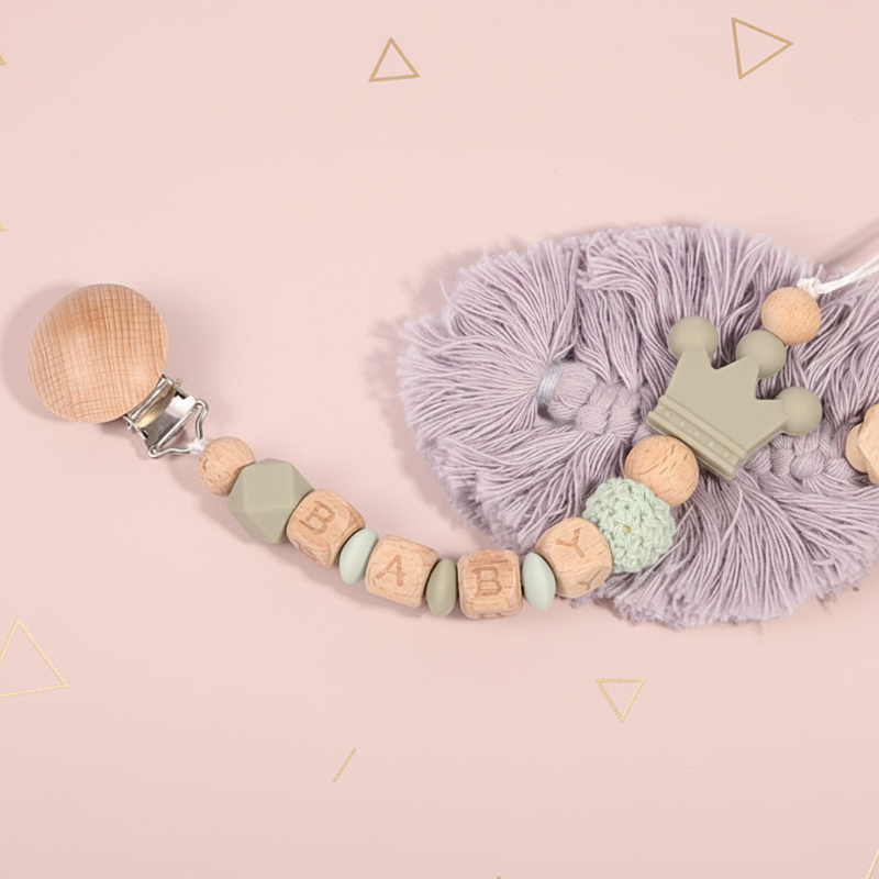 Personalized Pacifier Chain – Sikker og stilig – Personlig smykkekjede til smokk