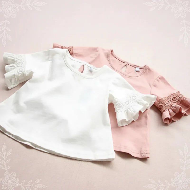 Girls Trumpet Sleeve Top – Elegant og komfortabel – Blonder på ermene