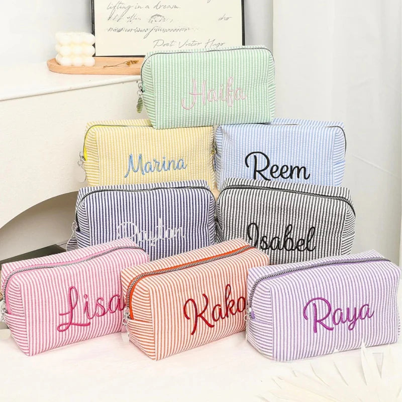 Striped Name Pouch – Personlig og stilig – Sminkeveske