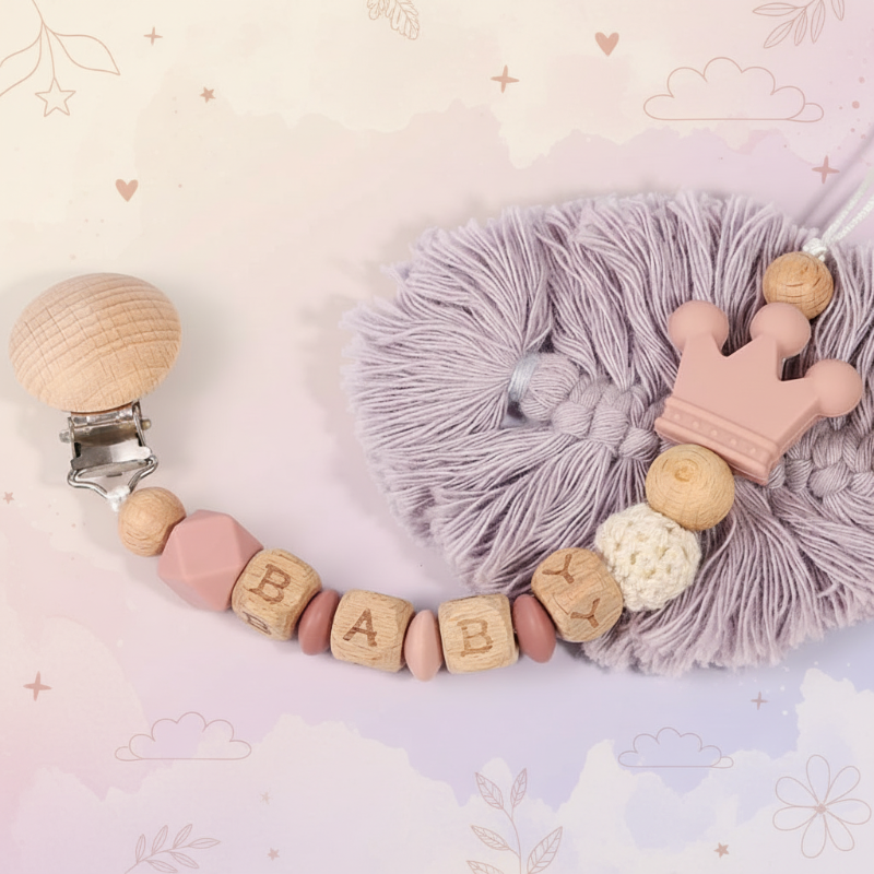 Personalized Pacifier Chain – Sikker og stilig – Personlig smykkekjede til smokk