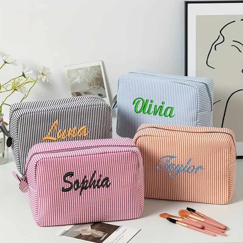 Striped Name Pouch – Personlig og stilig – Sminkeveske