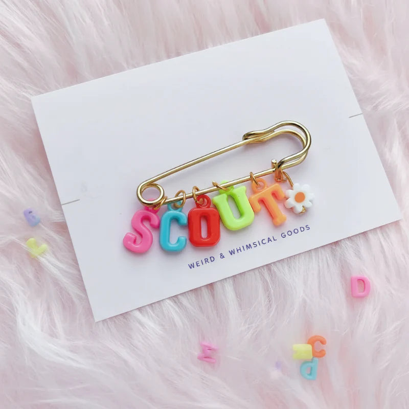 Personalized Charm Pin – Personlig og stilig – Navnebrosje