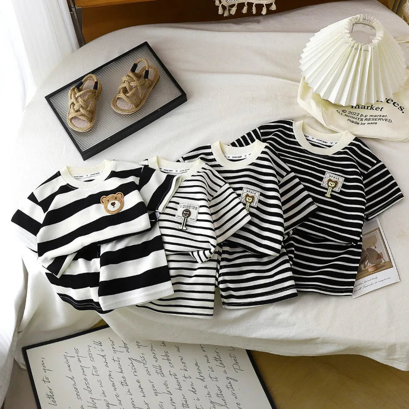 Kids Stripe Outfit – Trendy og komfortabelt – Sommerantrekk til barn