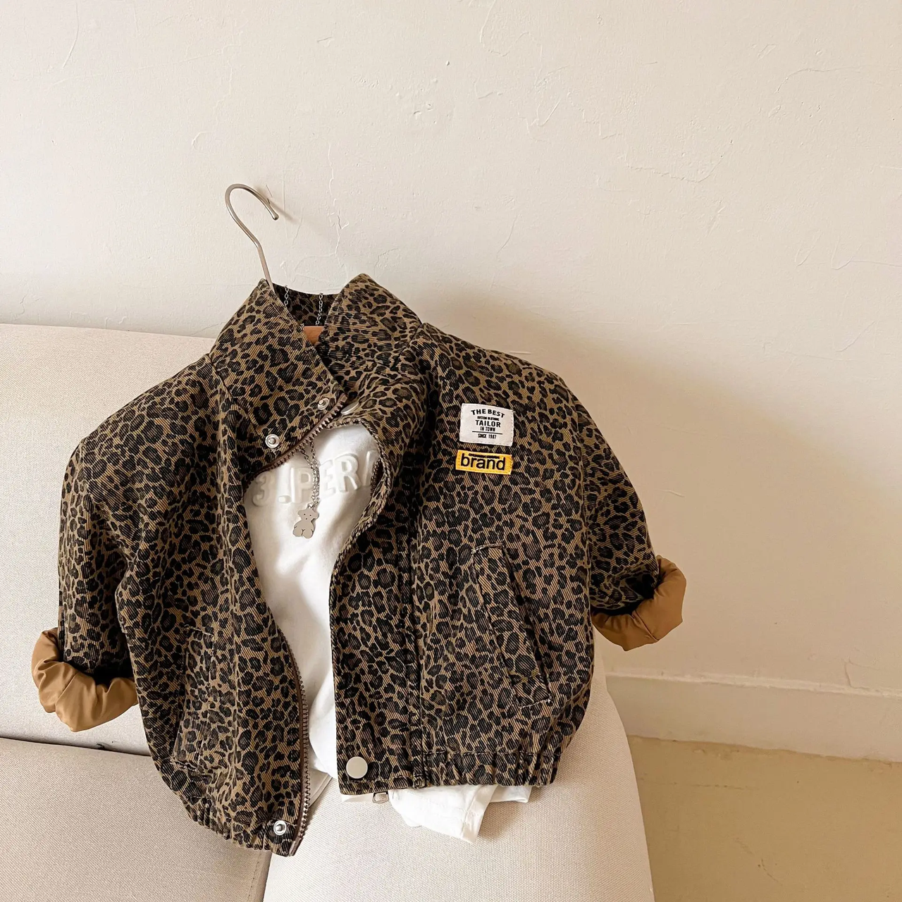 Mini Fashion – Tøff og komfortabel – Leopardmønstret jakke